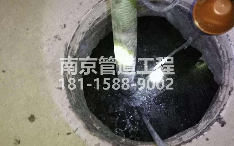216三牌楼清理化粪池