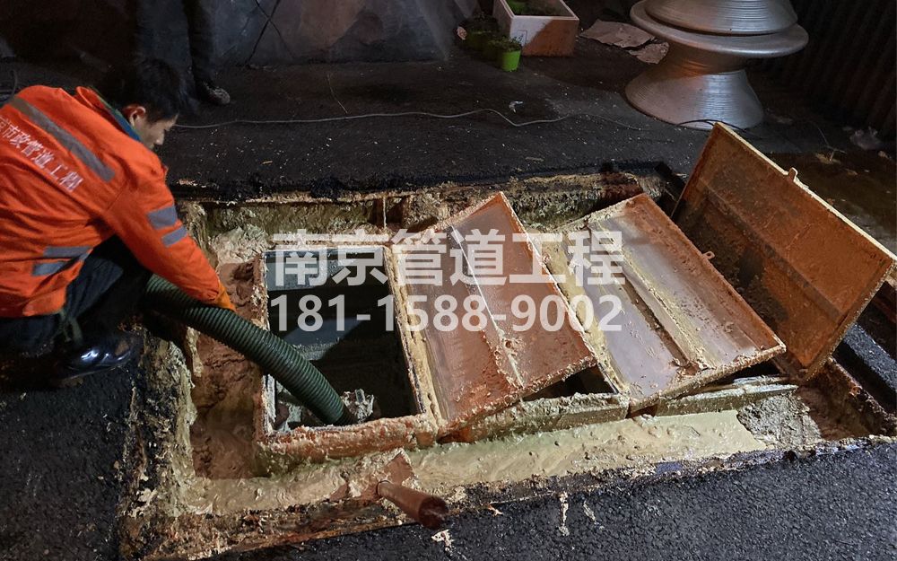 276三牌楼饭店隔油池清理